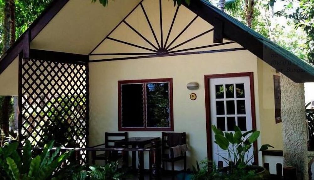 Harry's Bungalows & Restaurant