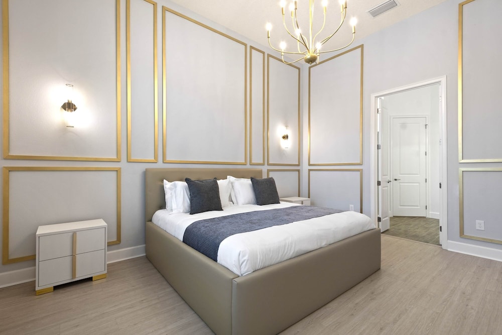 Magical 15-bedroom Villa Game Room, Theater & More!