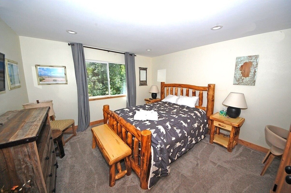 3826 Regina 4 Bedroom Home
