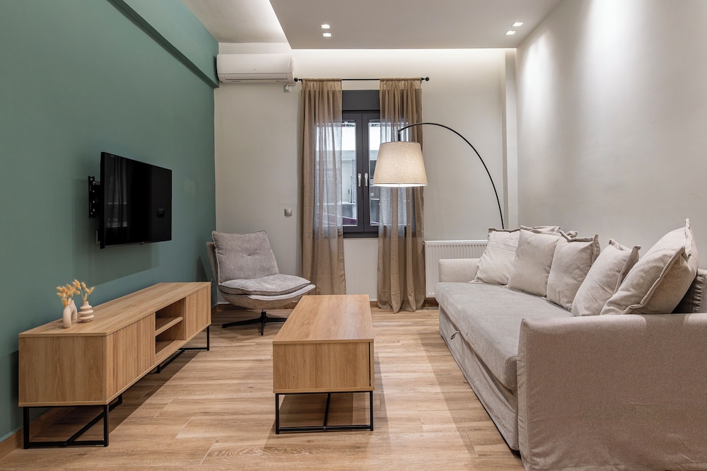 Phaedrus Living Pagkrati Modern Grove