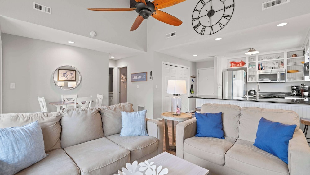 Indian Pointe Lake View Pets!