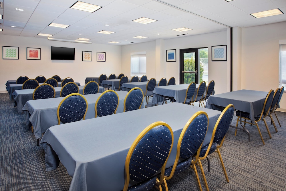 Athens Vacations - Holiday Inn Express Hotel  Suites Athens, an IHG Hotel - Property Image 20