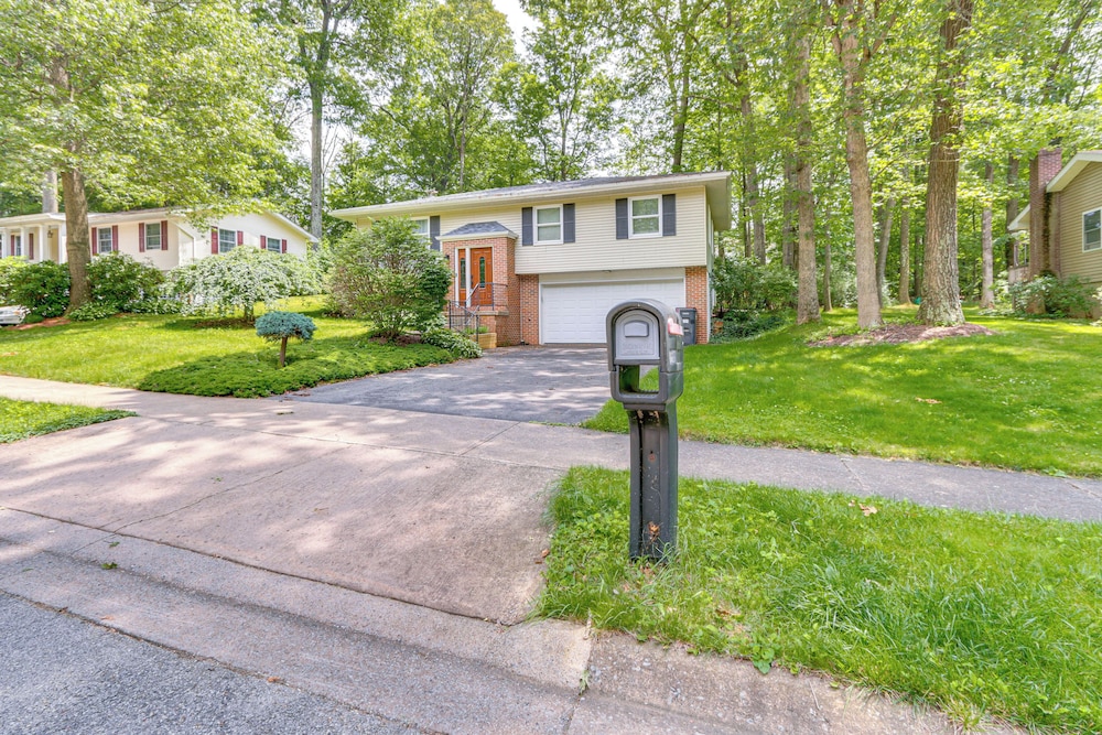 4 Mi to Penn State: Suburban Happy Valley Home