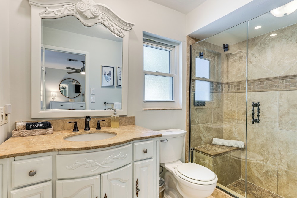 1 Mi to Vanderbilt Beach! Family Home on 500 Block