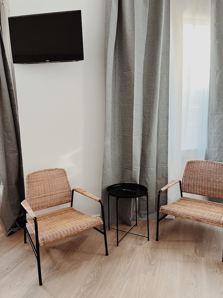 Apartamentos Express by gaiarooms