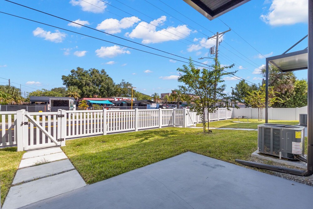 NEW Casa Sol Casa Cielo - Luxurious Newly Built Tampa Townhouses In Prime Location