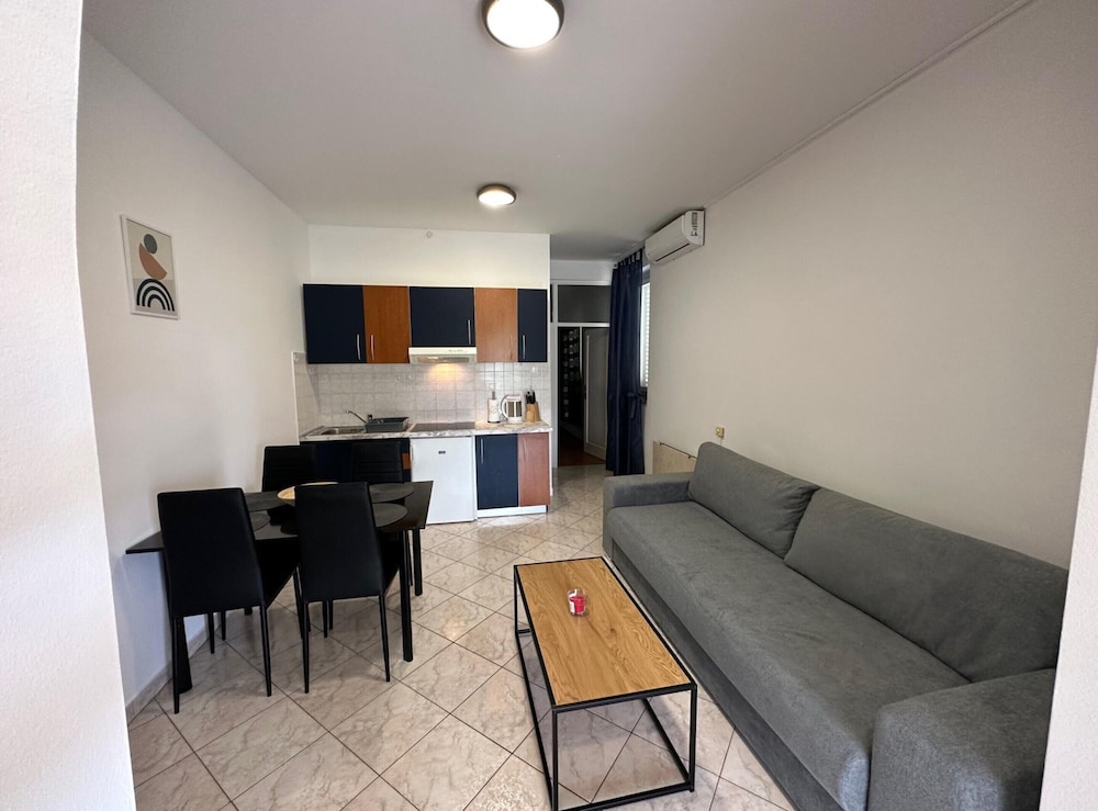Comfortable Apartment With Terrace