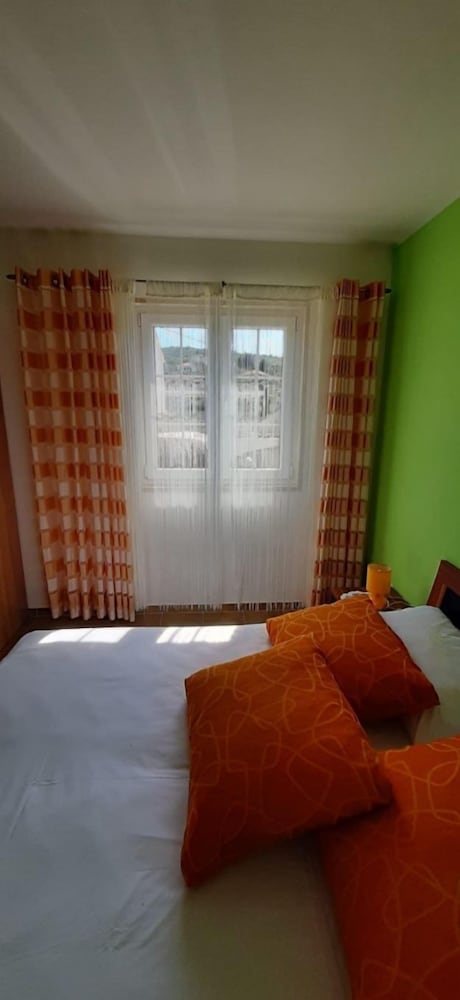 Ivano - 90m to the Beach - A1