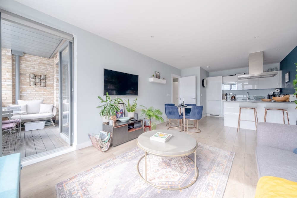 Light & Spacious 1bedroom Flat With Balcony - Mile End