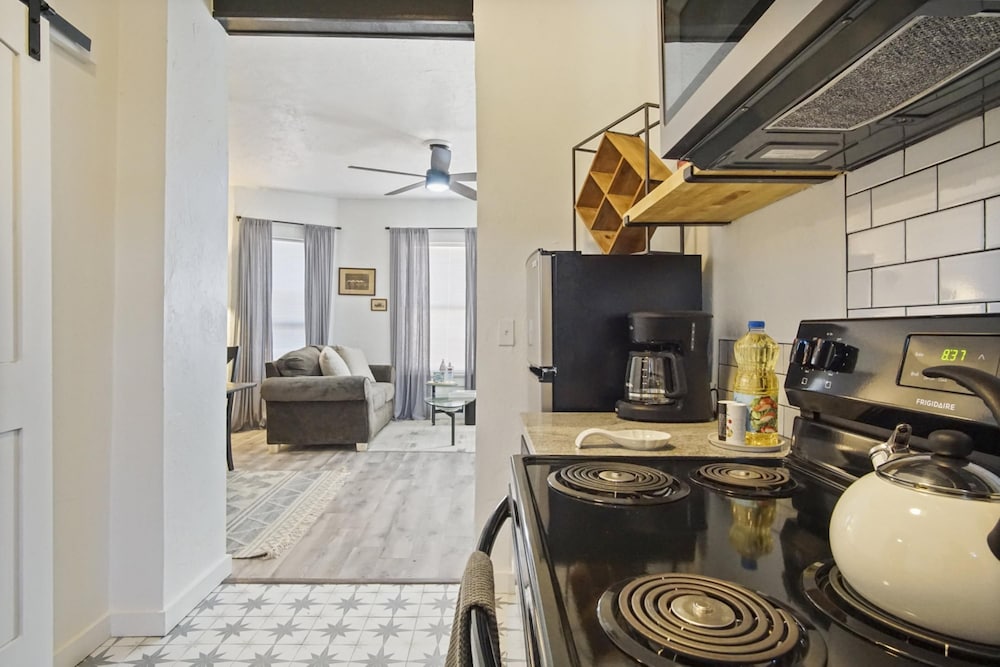 Oklahoma City Vacations - 3-story 6-bedroom 4 Bathrooms 3min-asian Dist - Property Image 79