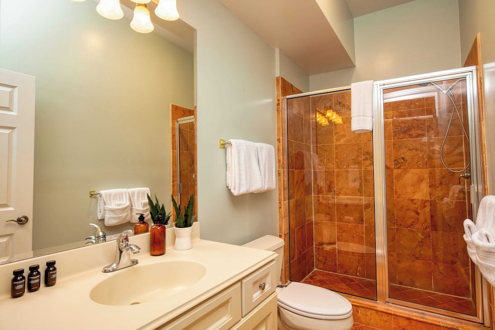 Sleeps 38 2 Homes, Steps to the Beach, Private Pool + Hottub, Game Room, Views