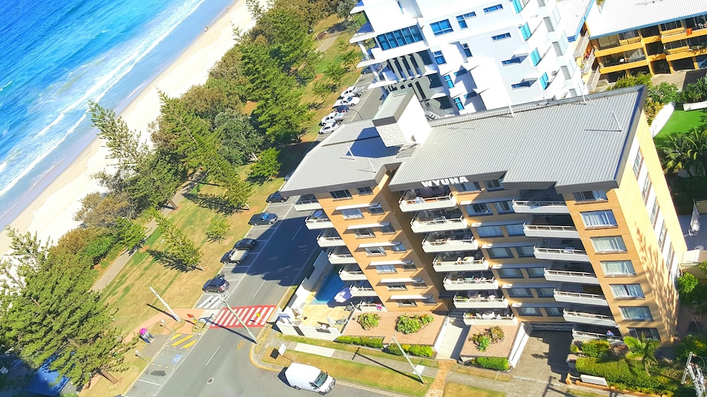 Wyuna Beachfront Holiday Apartments - Image 1