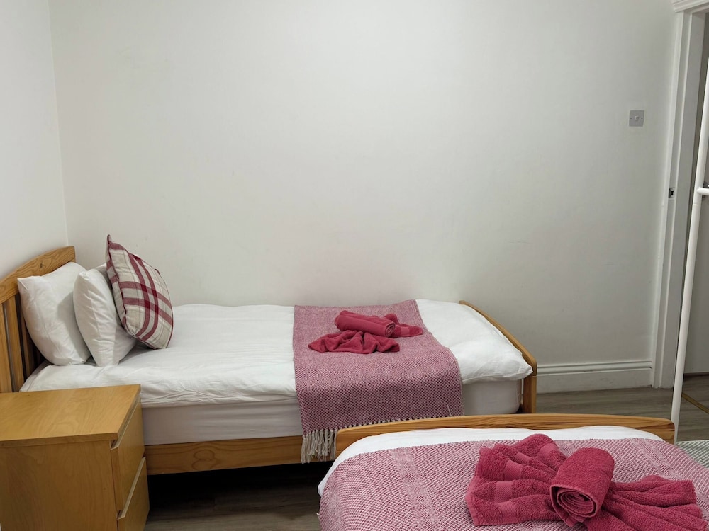 Blackpool - Apartment - Sleeps 6- Coastal Stay