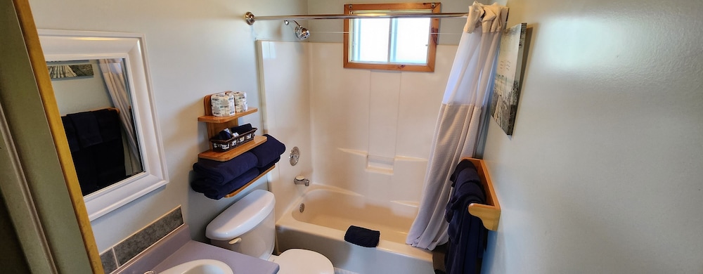 Cavendish Bosom Buddies Cottage Resort