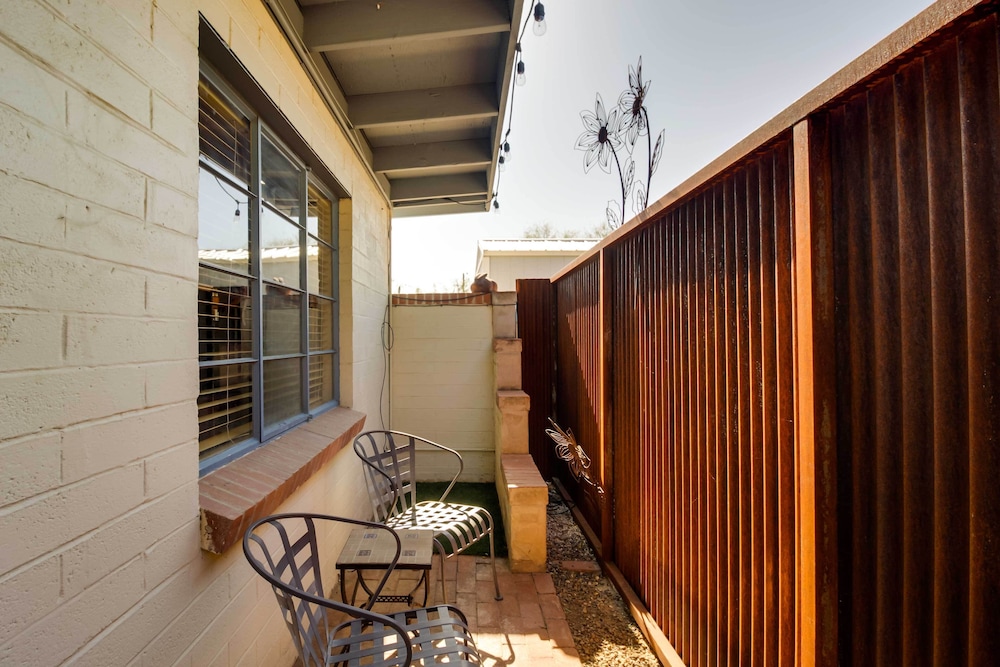 Adorable Tucson Studio w/ Gas Grill & Wifi!