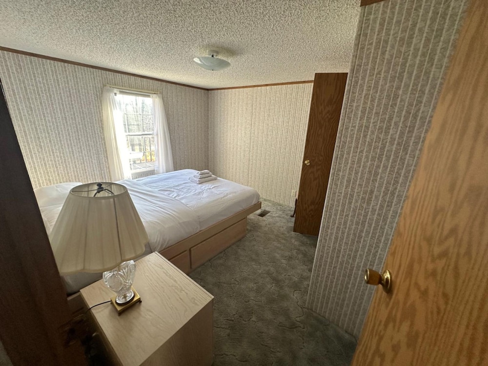 Secluded Lodge Farm Views 50 Acres Wifi