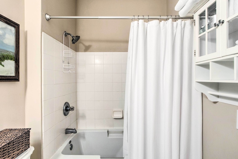 Bright St Simons Island Condo w/ Shared Pool! - Property Image 12