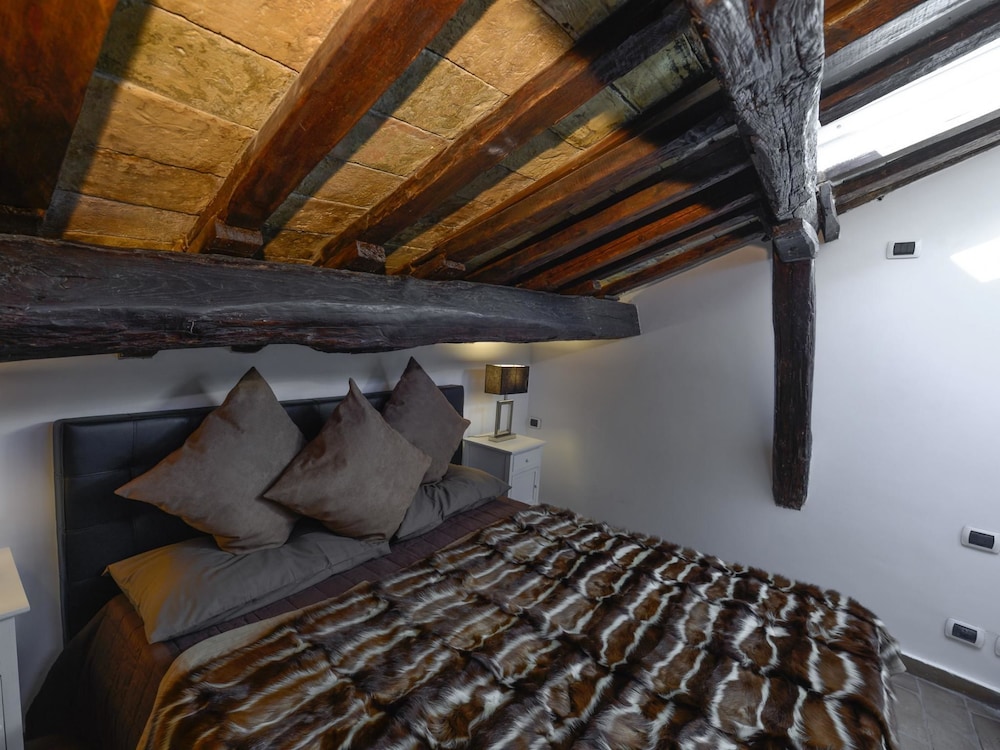 Ibernesi 1 Apartment