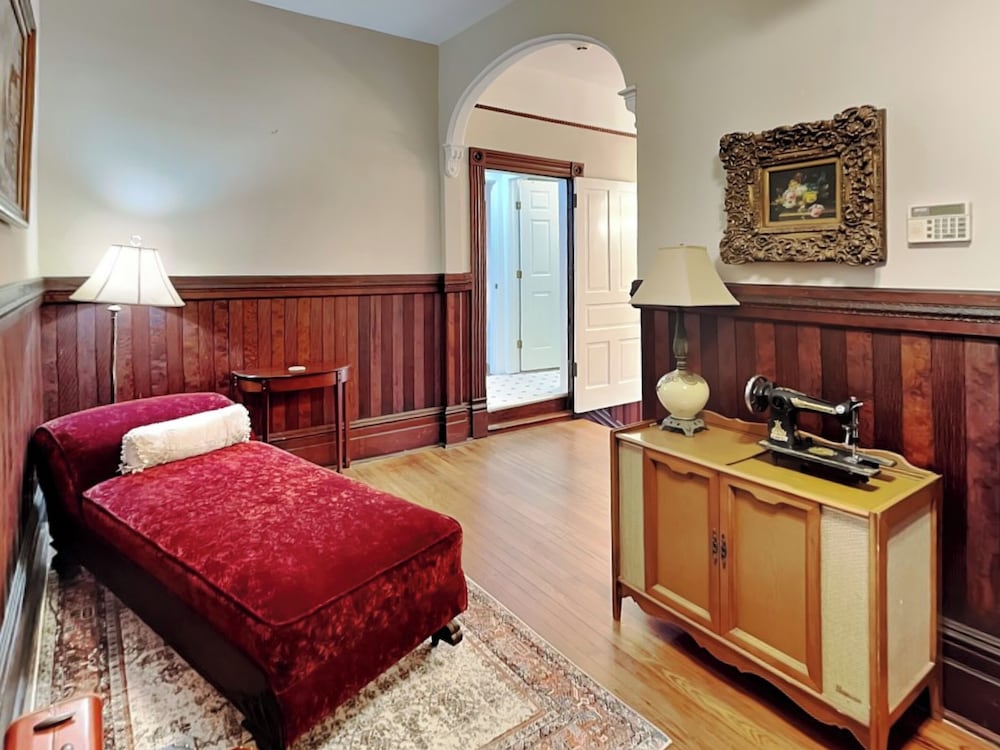 Victorian Rose by Ryson Vacation Rentals