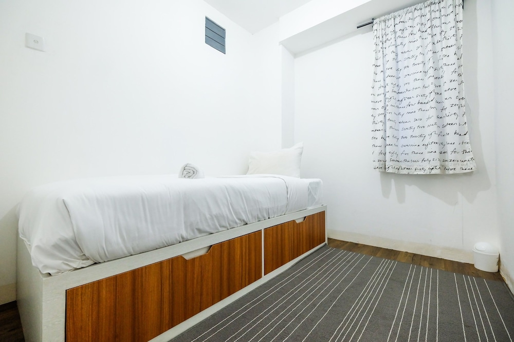 Modern And Comfy 3BR Bassura City Apartment, Jakarta - 18