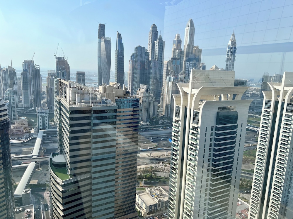 Cosmos Living - Goldcrest Views1