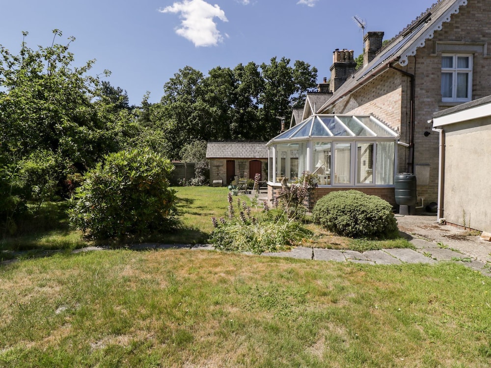 2 Heath Cottages