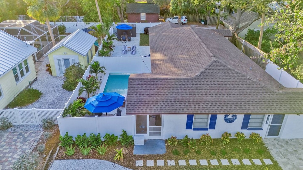 Royal Blue Downtown-gulfport-heated Pool