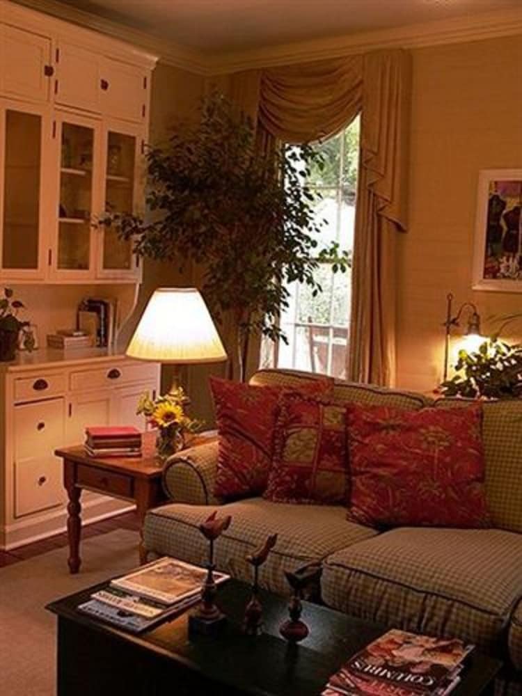 Columbus Vacations - Rothschild-Pound House Inn - Property Image 46