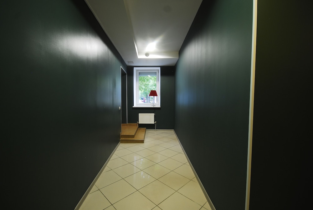 Landmark City Hotel - Hostel