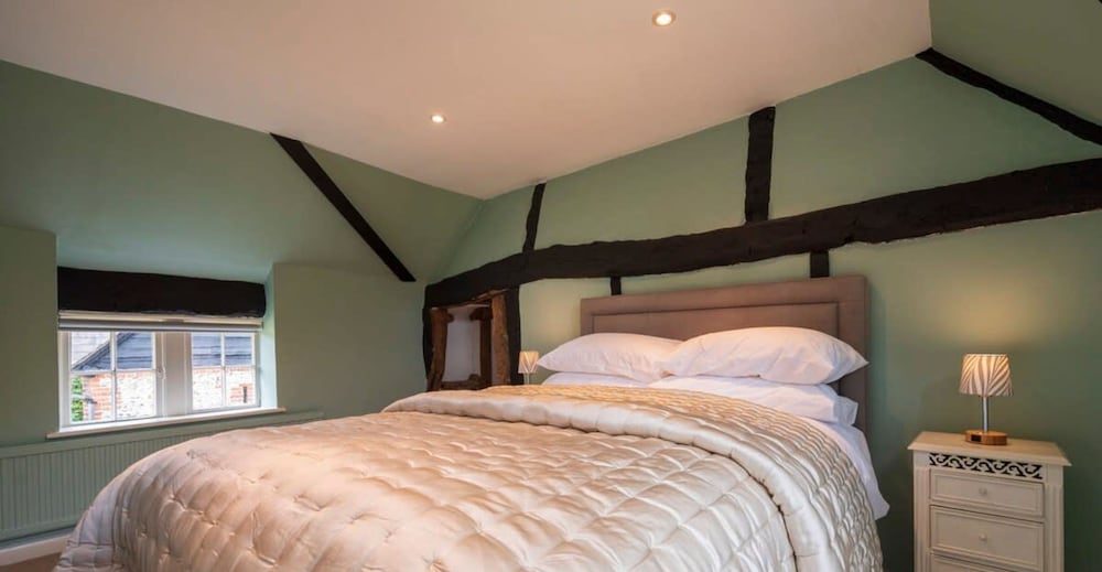 Bullocks Farm House in High Wycombe view 5
