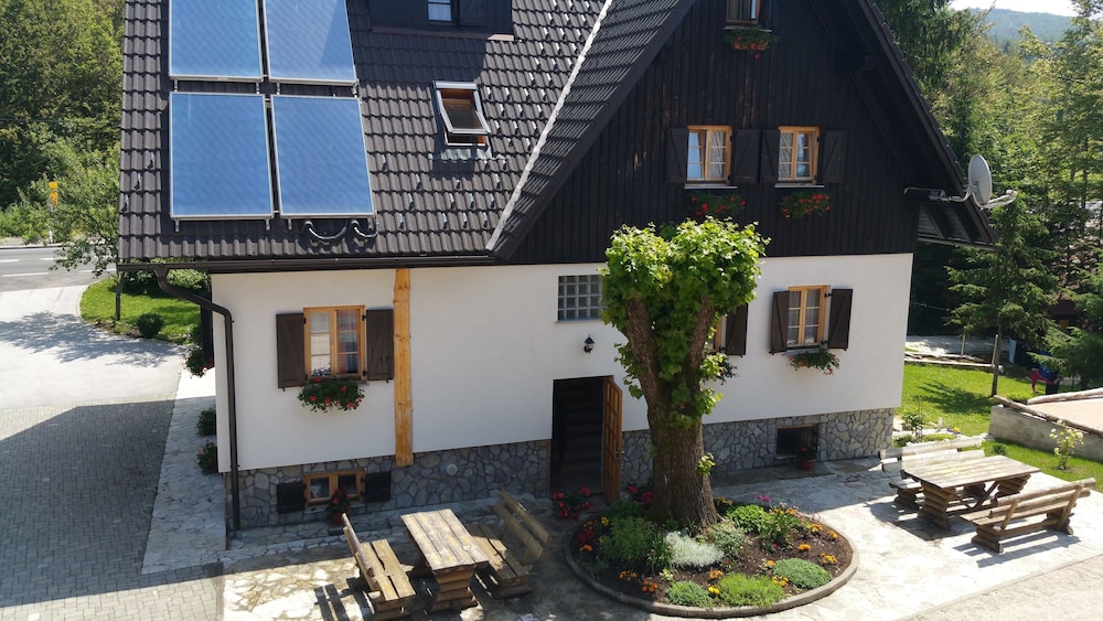 Rustic Inn River 2
