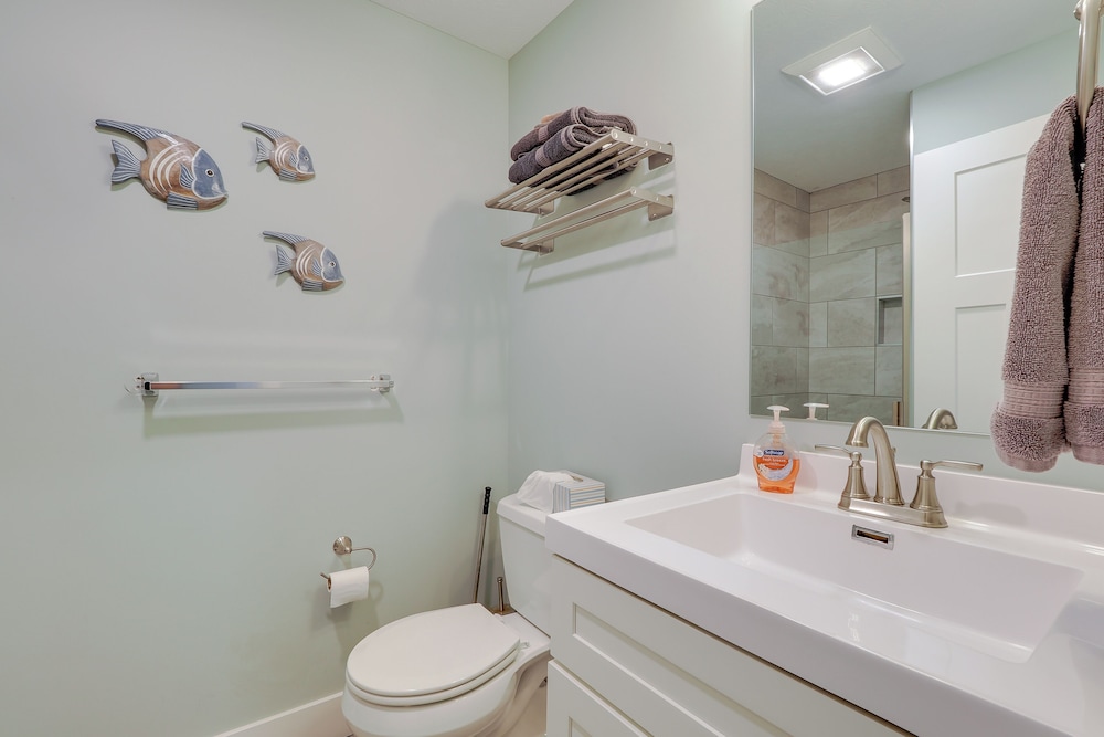 Walk to Beach: Traverse City Condo on Front Street