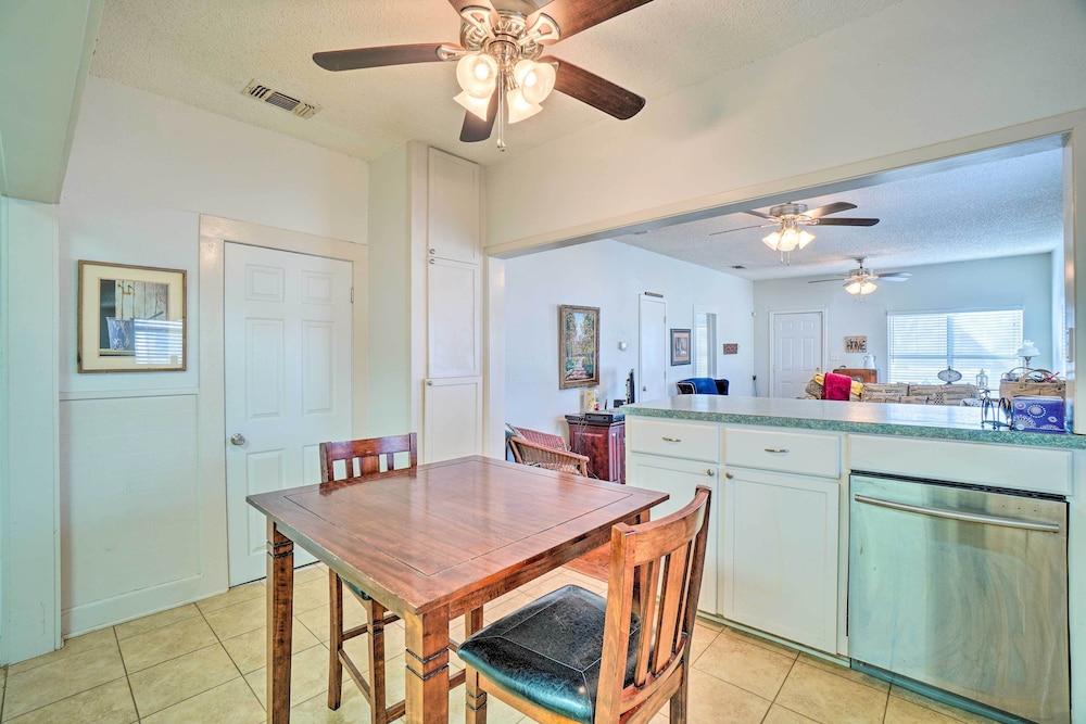 4 Miles to Lake Jacksboro: Cozy Texas Cottage
