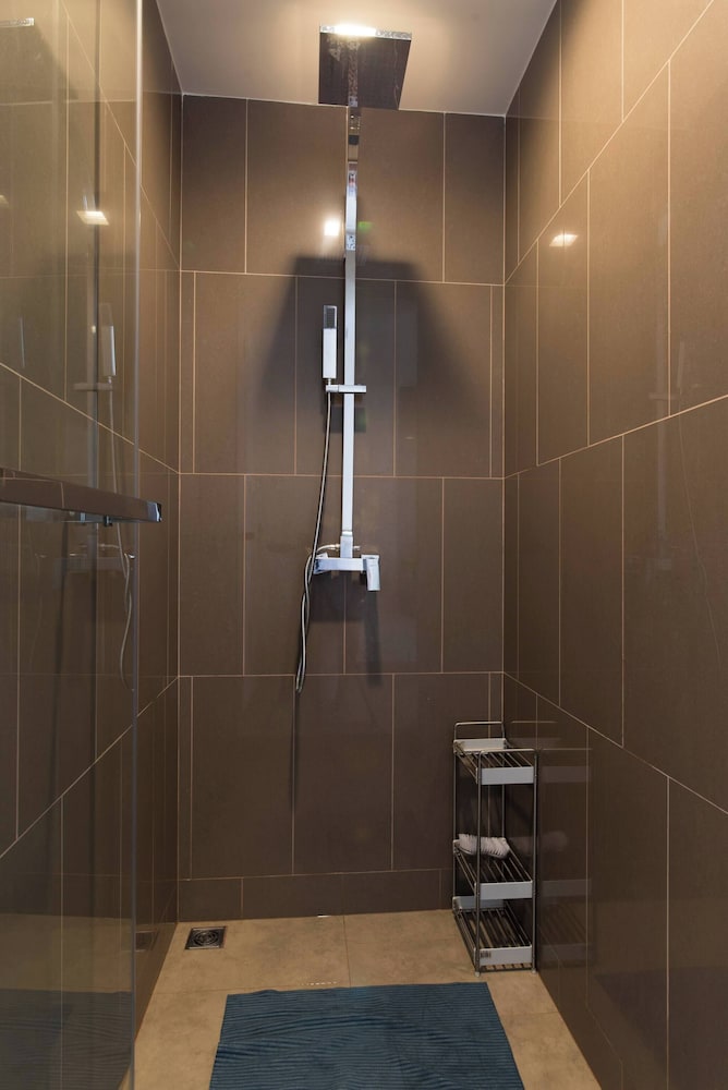 Luxury Large One Bedroom Seaview Serviced Apartment at Wongamat, Pattaya
