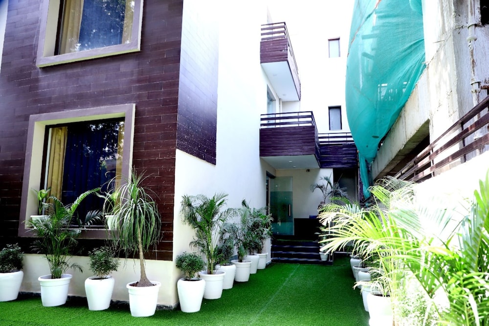 Fabhotel Posh Classic