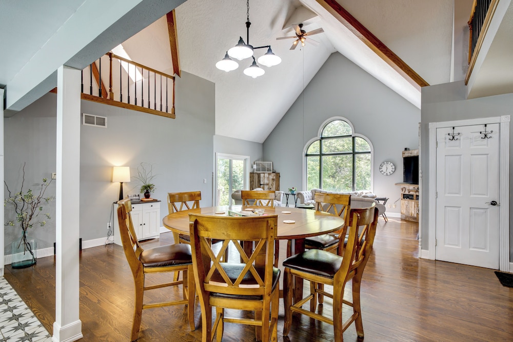 Spacious Family Villa w/ Decks in Chilton!