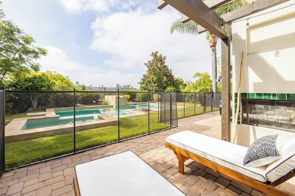 Gated Home With Pool Hot Tub