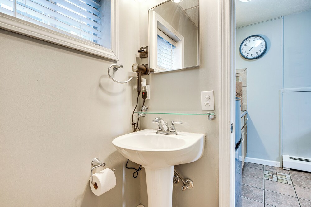 'beachfront 9' Condo on Old Orchard Beach