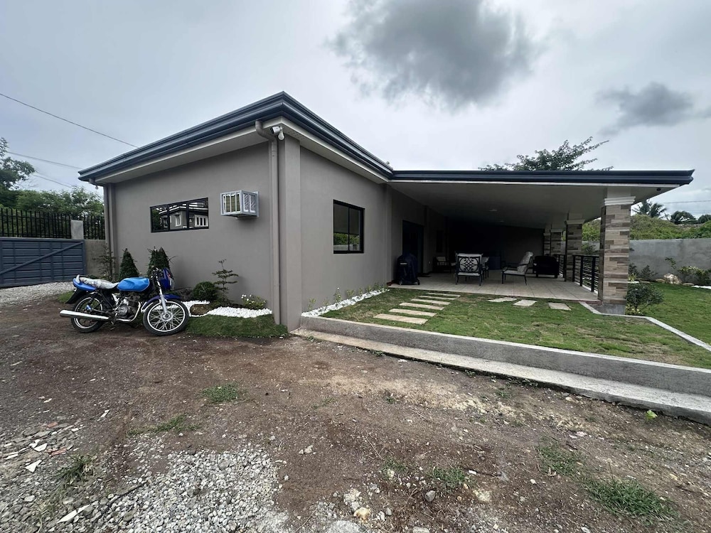 Earl's Villa