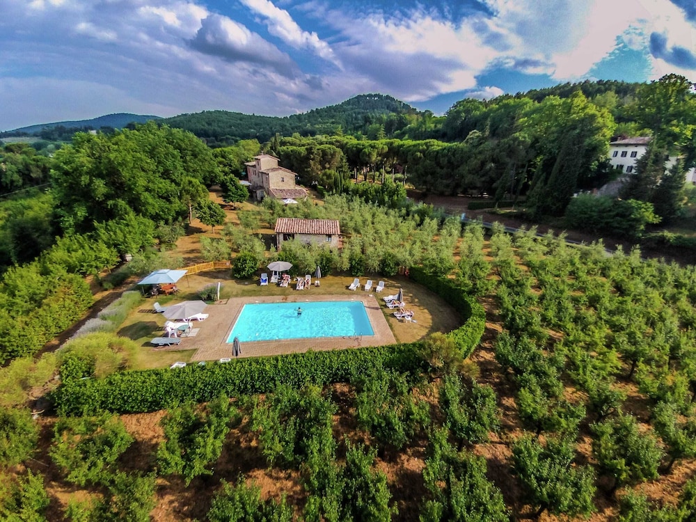 Quaint Tuscan Farmhouse view 2