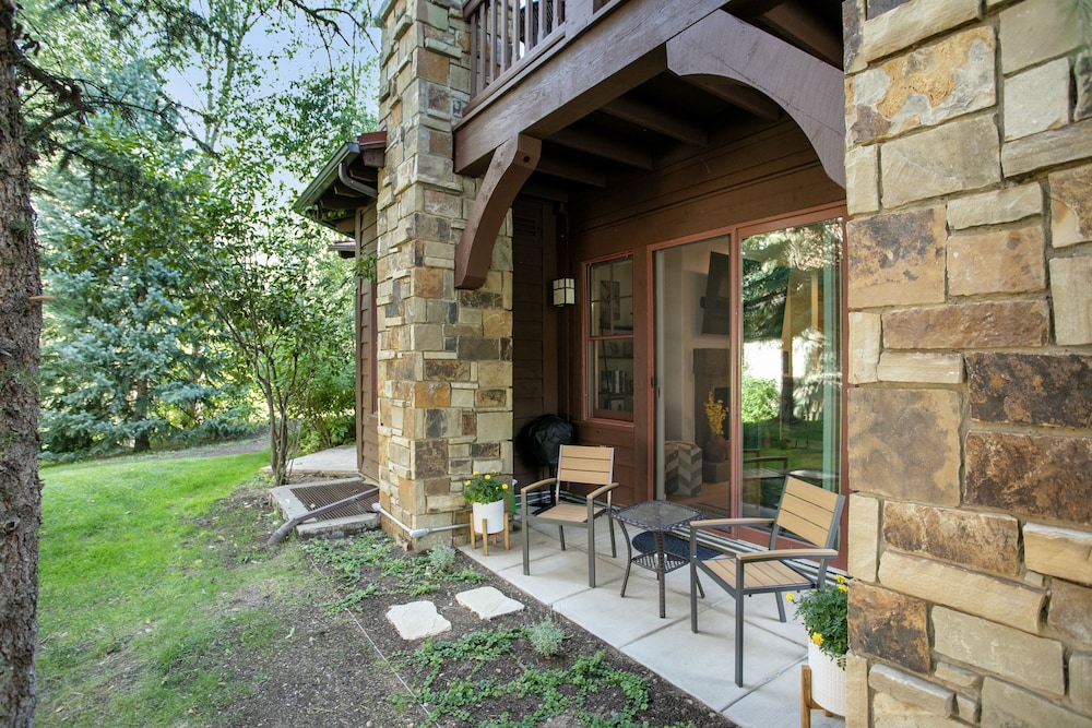 104 Lodge At Brookside 2 Bedroom Condo by RedAwning - Property Image 4