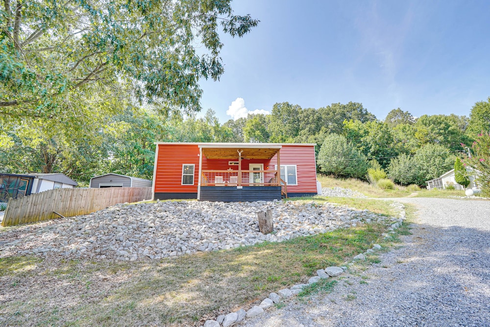 Peaceful Kuttawa Cabin w/ Fire Pit: Explore & Play view 5