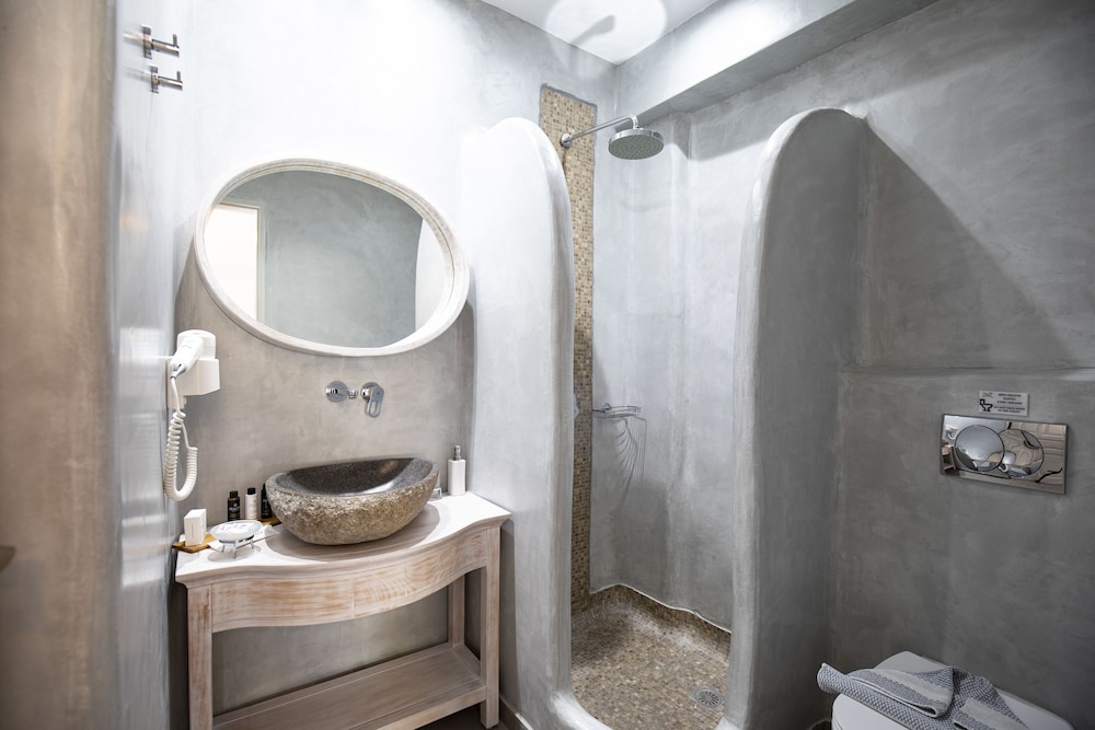 Erato Apartments
