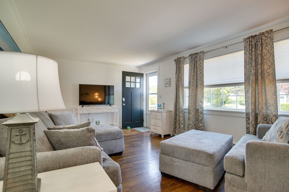Newly Renovated Dennis Port Home: Close to Beaches