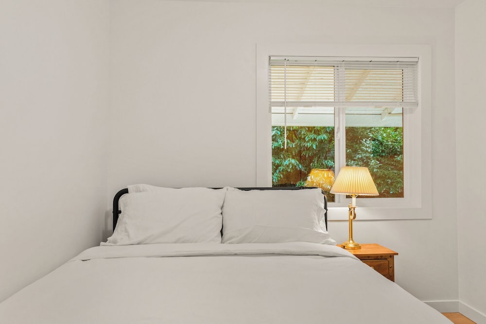 Parkside Escape Oasis in Bellevue fully fenced