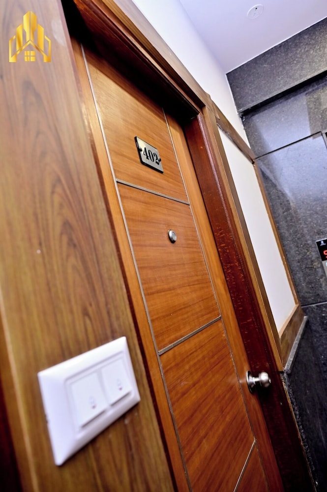 Hotel Noble Nook 100 ft. Road Indiranagar