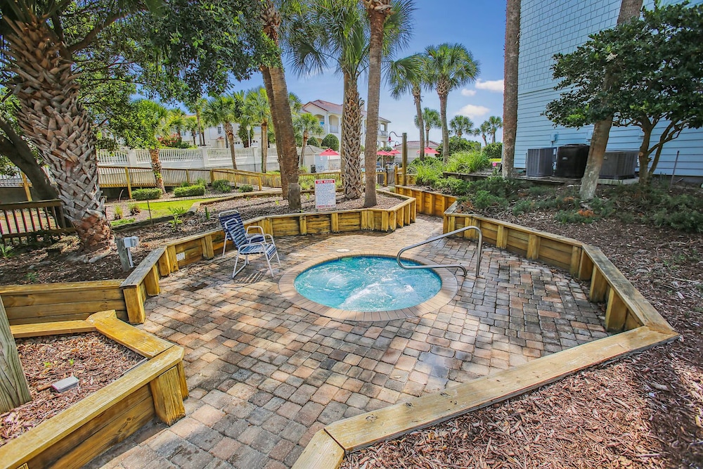 Luxe Oceanfront Retreat: St. Aug Hibiscus D202