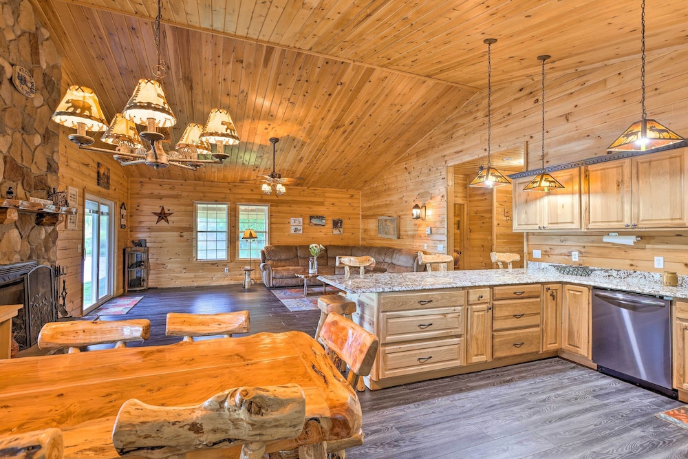 Cadillac Vacations - Sun-dappled Cadillac Gem w/ Kayaks  Grill! - Property Image 6