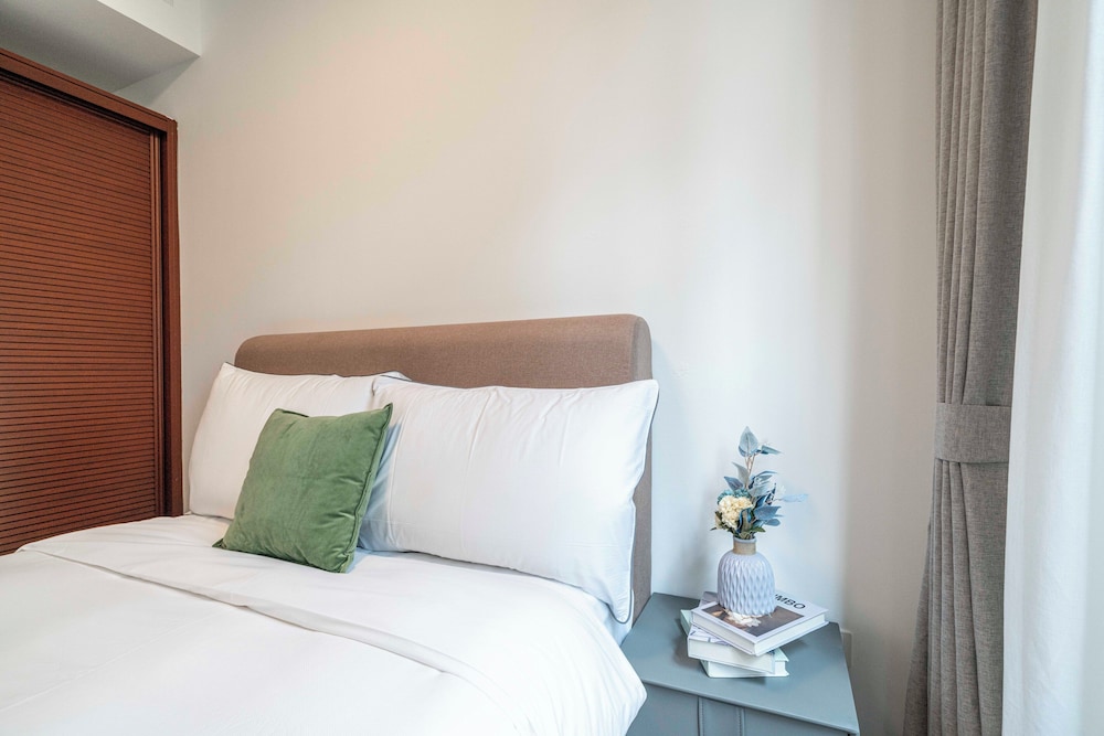 Tyms 2BR APT Lujiazui Renheng Riverside