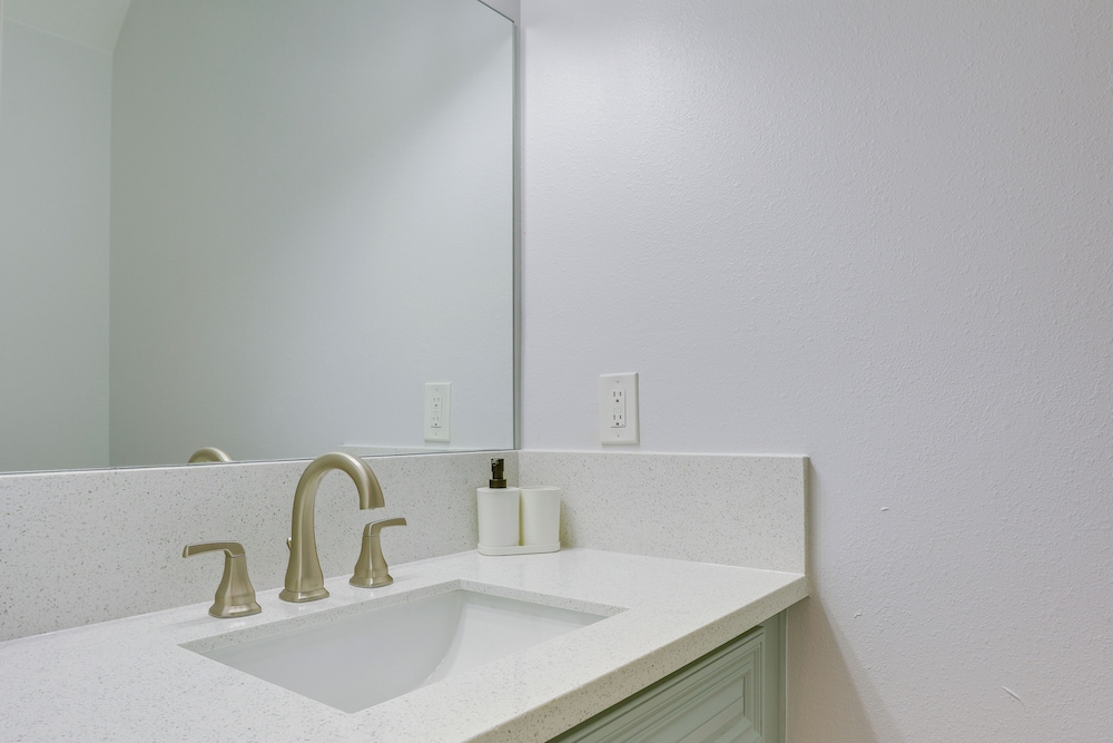 Pet-friendly Duplex Unit in Southwest Houston